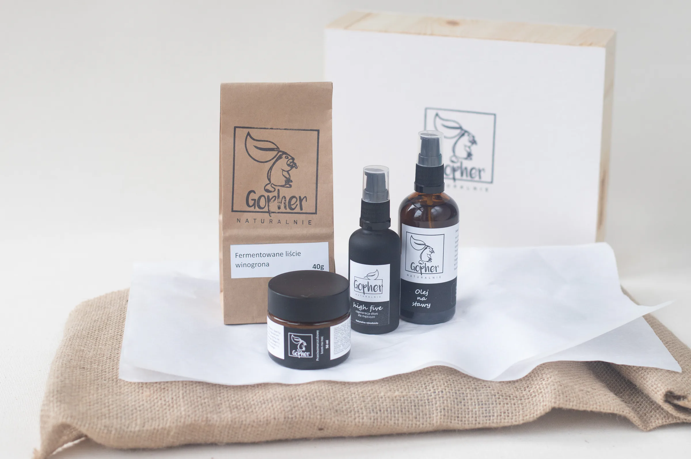 Naturalne kosmetyki Gopher Naturalnie pokazane w aranżacji produktowej